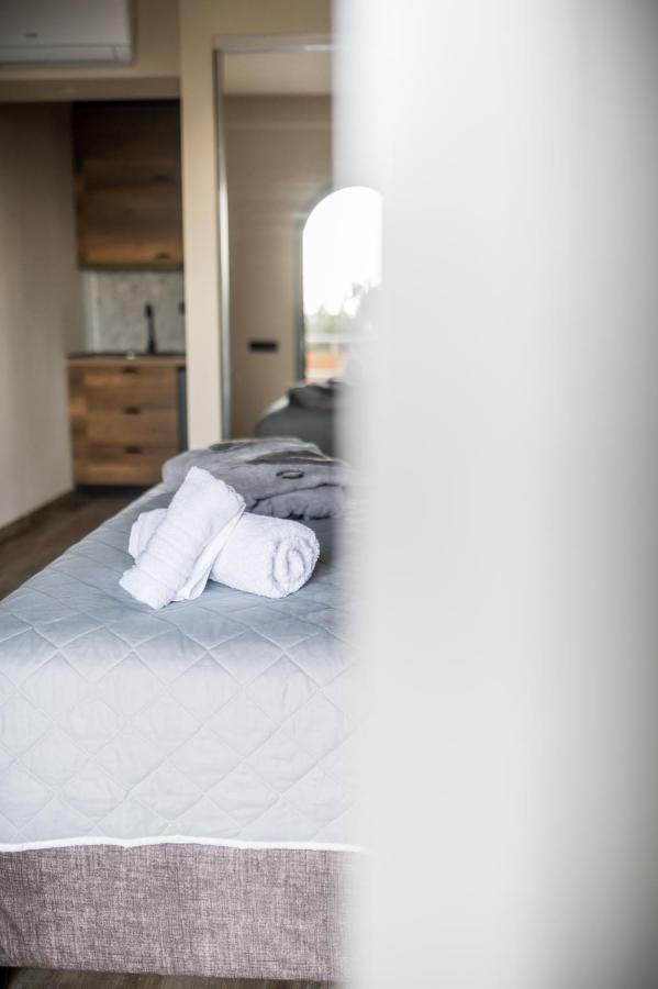 אכיליון Seven Keys Luxury Suites מראה חיצוני תמונה
